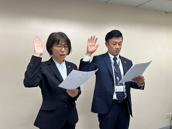 MIMURA (left) and KAWAMURA (right) states the volunteer’s pledge of commitment during the JICA-JOCV Batch 177 Co-Management Meeting and turn over ceremony held at the PNVSCA Office, last July 24, 2023.