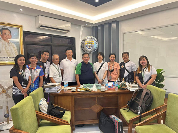 JOCVs with Cuenca Mayor Alexander Magpantay (center) and counterparts from the Municipal Agriculturist Office and Local Disaster Risk Reduction and Management Office.