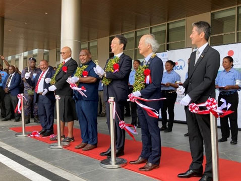 Ribbon cutting by the guests of honor