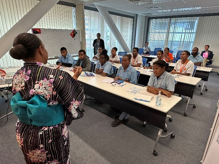 Ms. Luanne Losi is part of the JICA SDG Global Leaders Training Program and is the president of the JICA PNG Alumni Association. Pictured is Ms. Losi is her Kimono sharing her experience in Japan. 