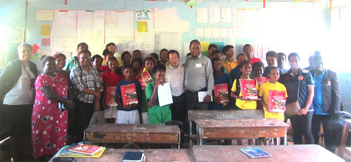 A photo with students and teachers