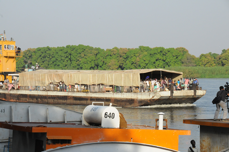 Traffic on the River Nile near Juba/WFP