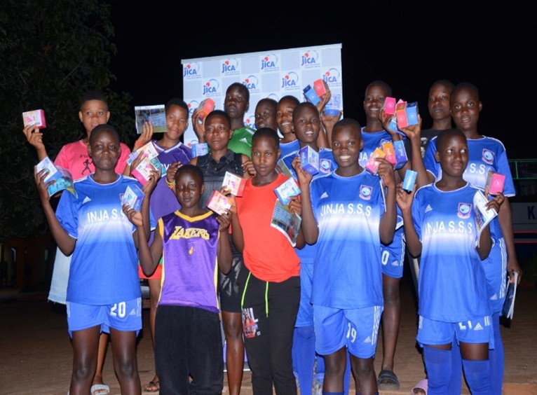  After the lecture by local NGO, all players got cloth menstrual pads.