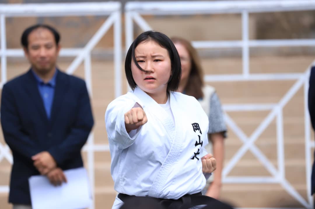 A JICA volunteer (Center), perfrminig Karate