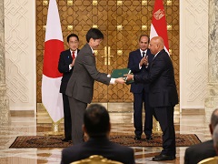 Cérémonie d'échange de l'accord de prêt (Source : Site officiel du premier ministre du Japon et de son Cabinet)