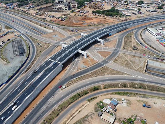 L'échangeur autoroutier de Tema, carrefour majeur du corridor ouest-africain, a été inauguré lors d'une cérémonie officielle