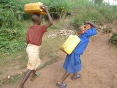 パンフレット「水を運ぶ少女たち」の表紙