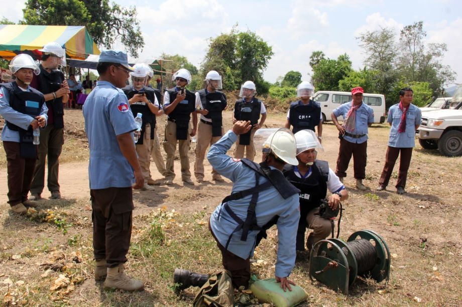 CMACで研修を受けるコロンビア政府地雷対策関係職員
