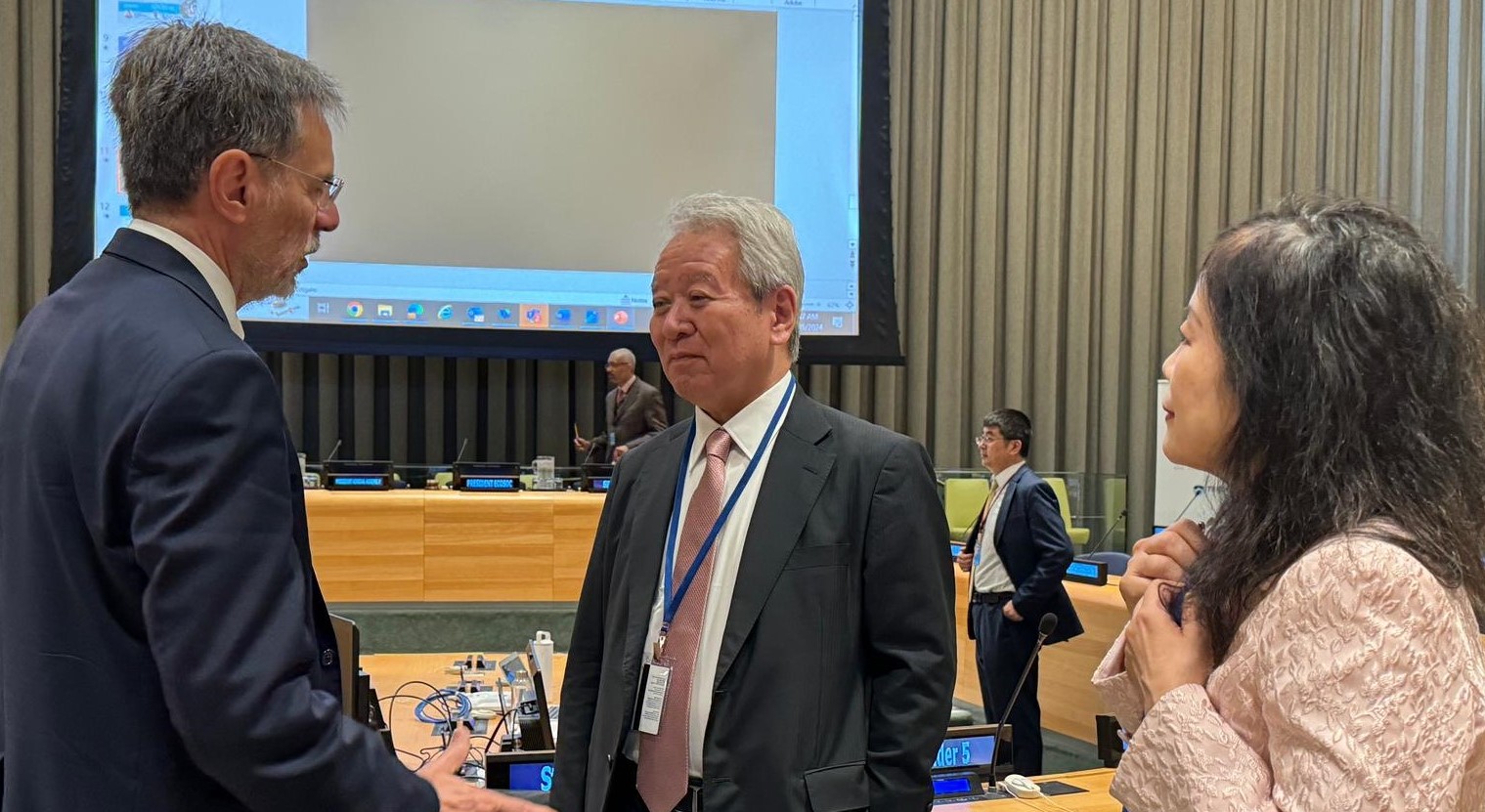 国連の「10人委員会」の共同議長･エルゼビア社研究ネットワーク部門シニア･バイス･プレジデントCarlos Henrique Brito Cruz氏、同委員･東北大学副学長小谷元子先生との意見交換
