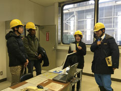 今年3月の研修に参加したEEPのテセマさん（左から2人目）。北海道と福島県の3つの地熱発電所を訪問し、担当者から説明を受けた