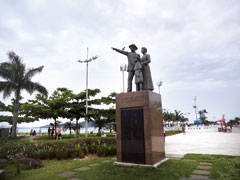 サントスには、1908年に初めてブラジルに渡った日本人移民の記念碑もある