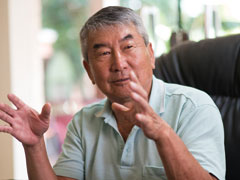 2015年までの約15年間、ラ・パス市長を務めた日系1世の宮里伝（ゆずる）さん。地域全体の発展のために、インフラ整備の推進などに尽力した。宮里さんのように、近年では多くの日系人がさまざまな分野で活躍している