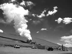 ボリビア勤務時代に担当した「ラグナ・コロラダ地熱発電所建設事業」。地熱井戸の蒸気噴気試験の様子