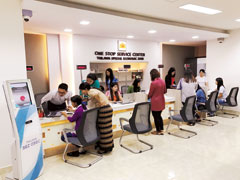 ティラワ工業団地のワンストップサービスセンターの様子。企業活動に必要な各種の手続きを迅速に処理し、進出企業から好評を得ている。