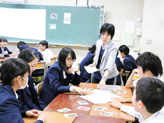 相互依存神経衰弱ゲームで、多くのものがさまざまな国から来ていることを知る。