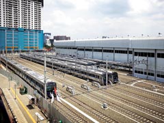 メンテナンスのための検査場など一式を日本企業が設計施工した車両基地。働く人の動線にも、日本らしい配慮が行き届いている。