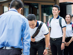 在学中はあいさつ、お礼、お詫び、礼儀と節度、ミスを認めて改善することなど、日本的な習慣を身につける。