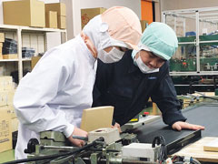 スクールの卒業生が働く日本企業は約600社を数える。明るく勤勉な若者たちは、日本人からも温かく迎えられている。
