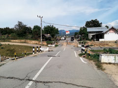 【道路を造る】液状化で多くの家屋が流され、道路も寸断された。JICAの支援で整備と舗装を行うことを計画中。