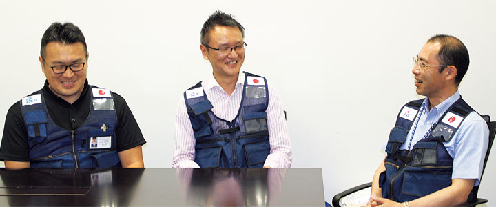 MDS開発の経緯やモザンビークでの活用について話す久保さん、豊國さん。JDR事務局次長の神内圭さん（写真右）も同席。