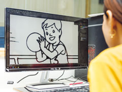オペレーターが編集ソフトを使って教科書を作成する様子。イラストがわかりやすいのも特徴。