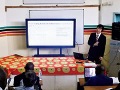 合同研究セミナーは、JICA海外協力隊員として派遣される広島大学大学院生がザンビアの教育について発表を行う場にもなっている。