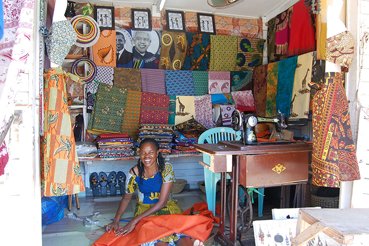 東アフリカの伝統的な布「カンガ」の仕立屋さん