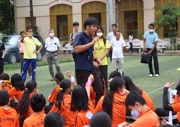 A sports festival organized in cooperation with local teachers that included a relay .