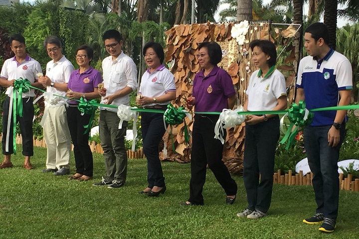 バンコクの都市緑化を普及・啓発するイベントでのテープカット