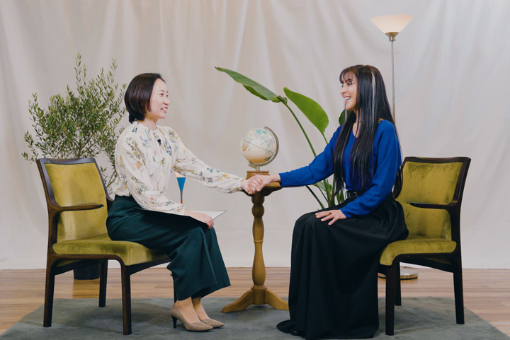 エールを送り合う大井さんとサヘルさん