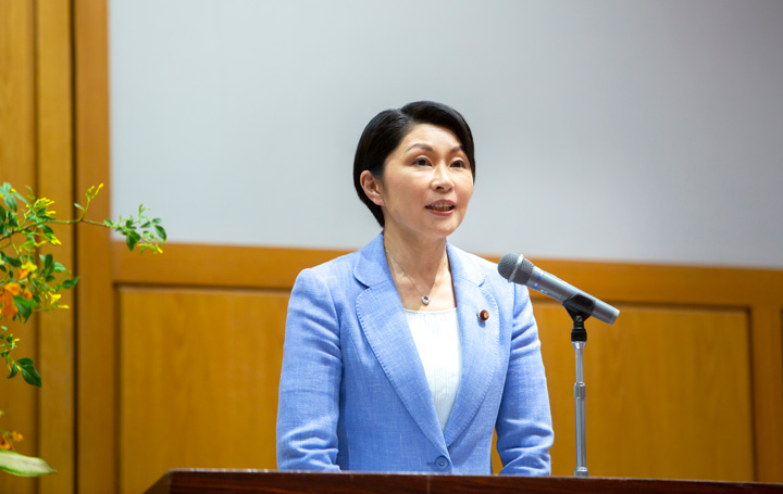 小渕優子議員