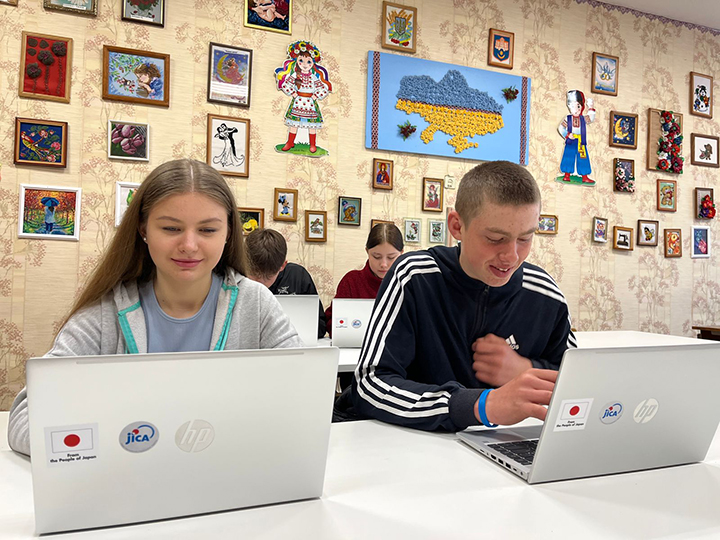 JICAが提供したPCで学ぶウクライナの子どもたち