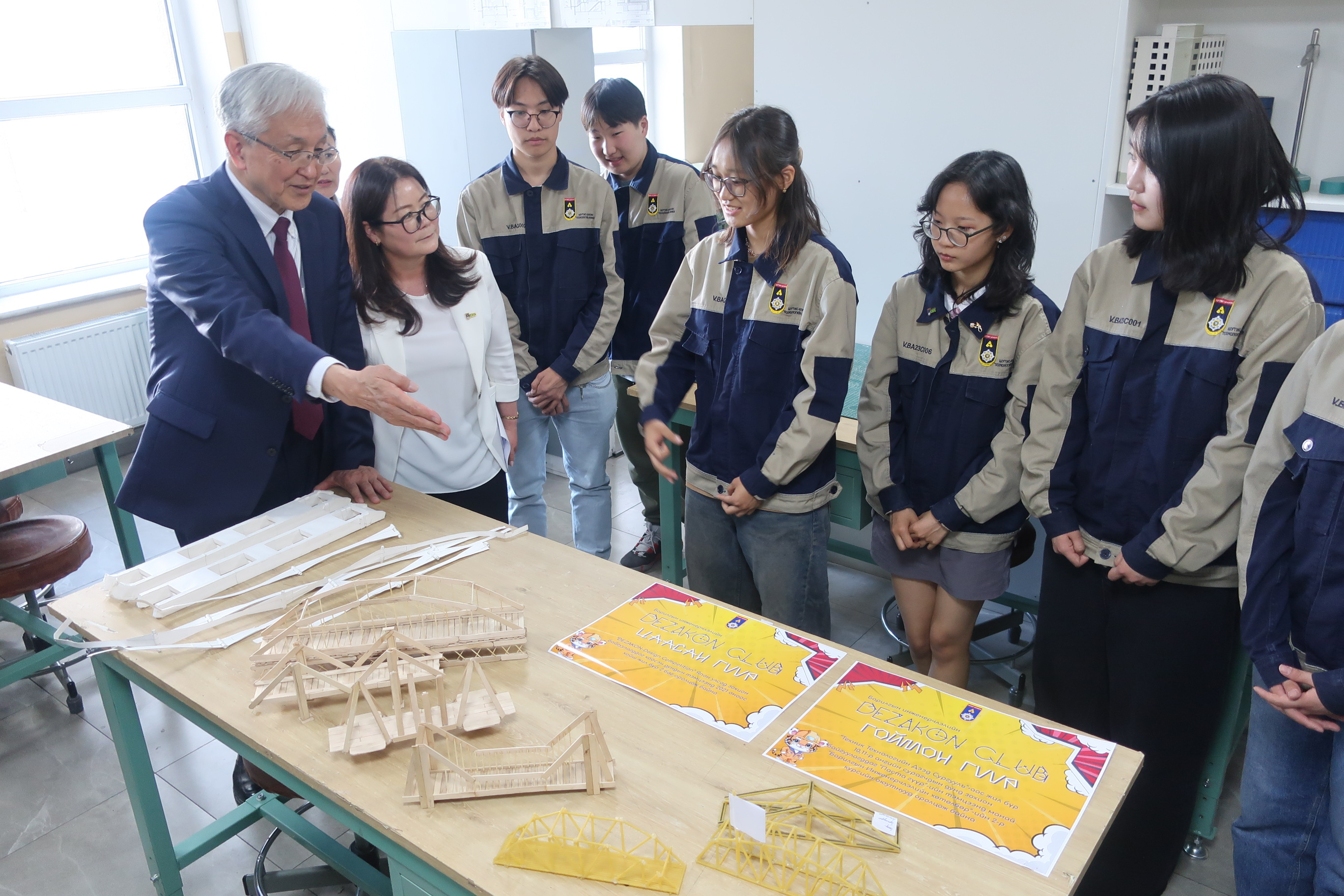 モンゴル科学技術大学付属高専の様子