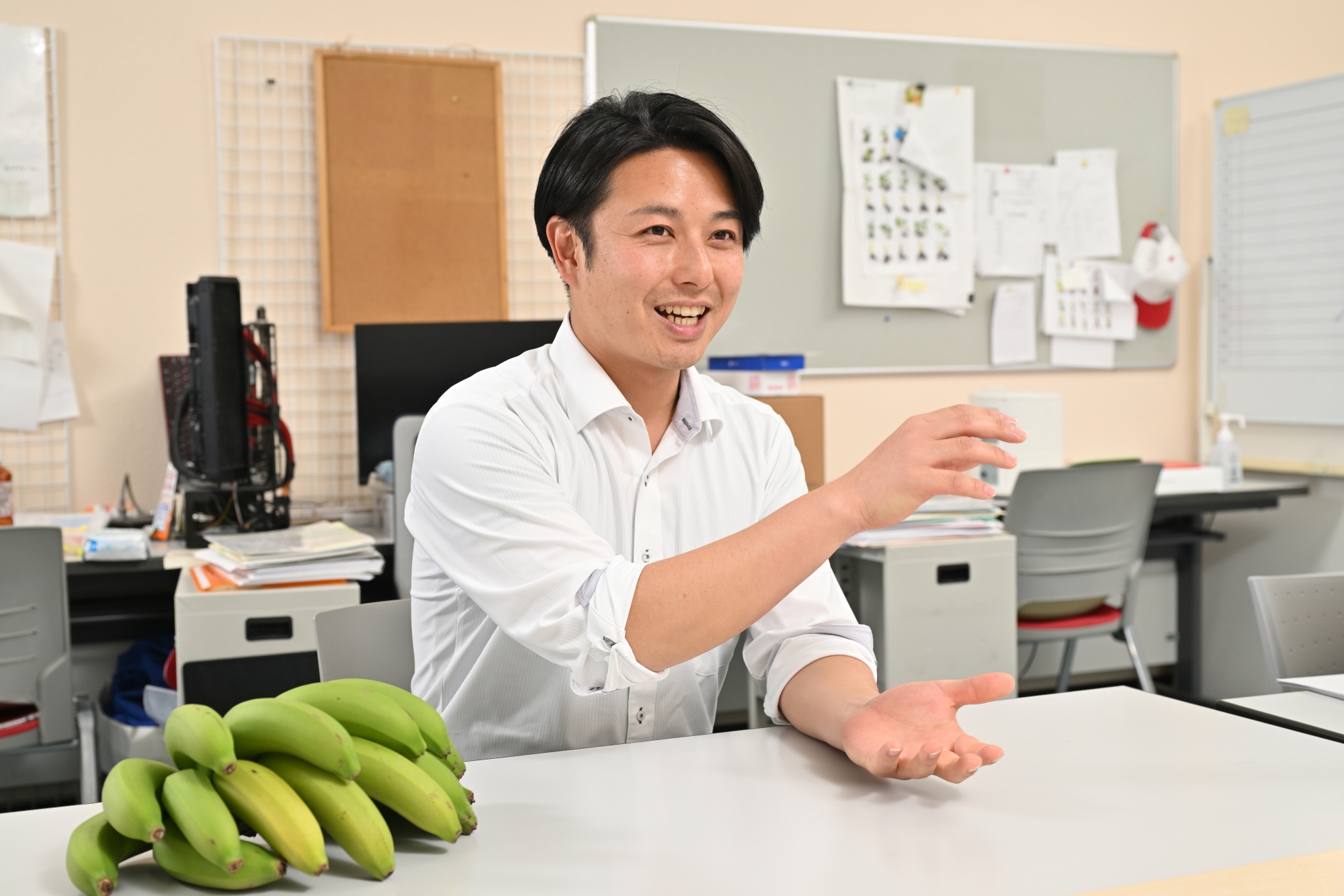 インタビューに答える野澤さん 