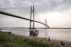 日本が建設に協力したカンボジアの「つばさ橋」