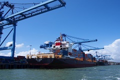 貿易に重要なケニアのモンバサ港
