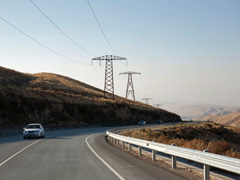 Various organizations collaborate for road constructions in Tadzhikistan（Photo：Shinichi Kuno）