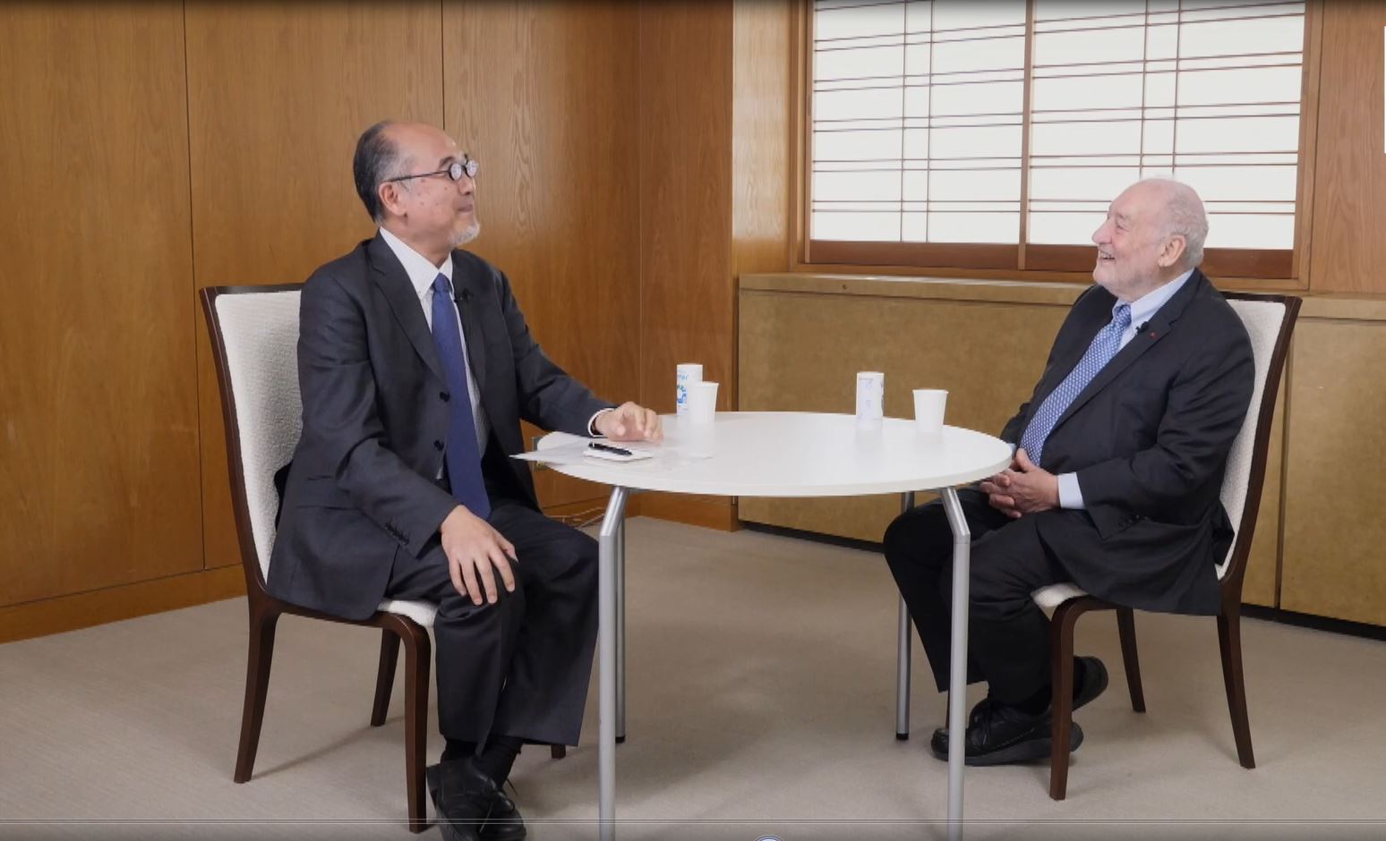 スティグリッツ教授・峯研究所長 対談】人間の安全保障の実現と スティグリッツ教授・峯研究所長 対談】人間の安全保障の実現と