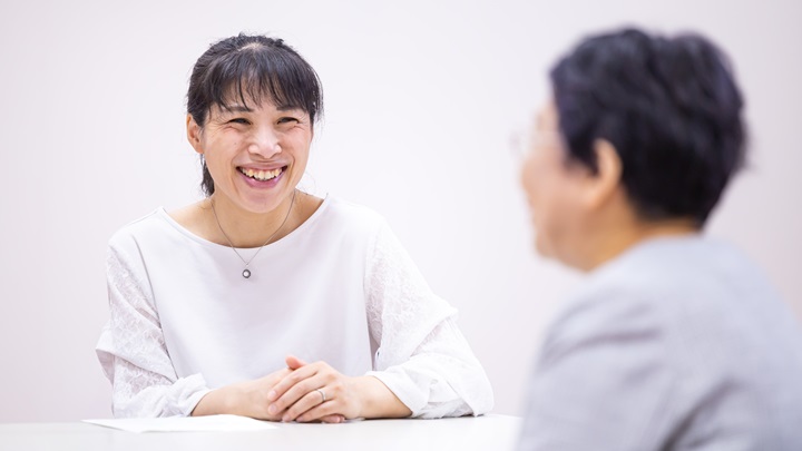 写真:研究プロジェクト「日本の国際教育協力」に携わったJICA緒方研究所の日上奈央子リサーチ・オフィサー