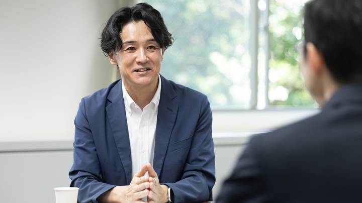 写真：開発途上国の水災害と貧困・格差拡大との関連を研究する東京大学未来ビジョン研究センターの川崎昭如教授