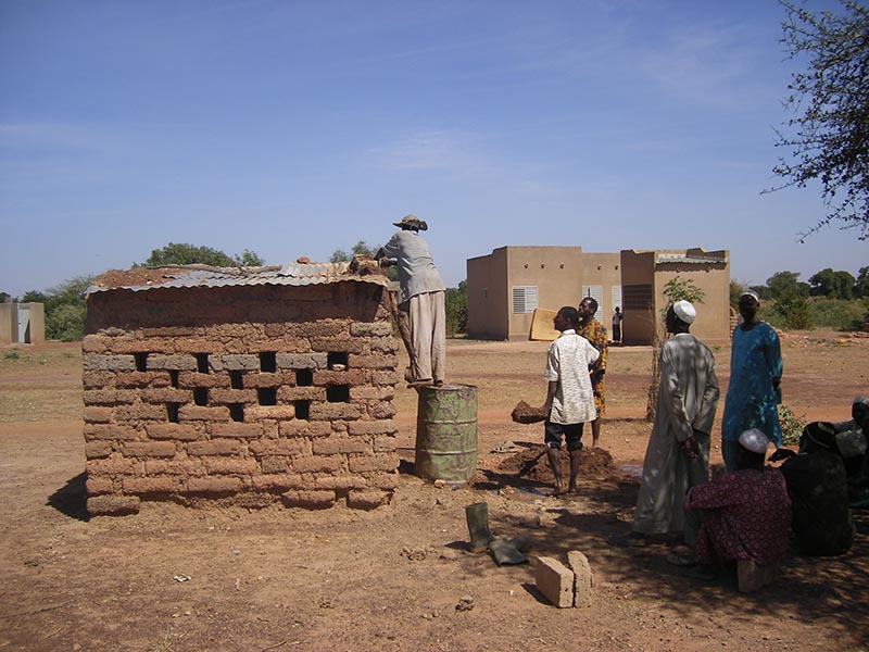 住民の活動のよって建てられた食堂.JPG