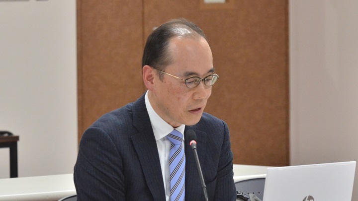 写真：民間企業との共創についてのJICAの取り組みを説明したJICAの平田仁上級審議役
