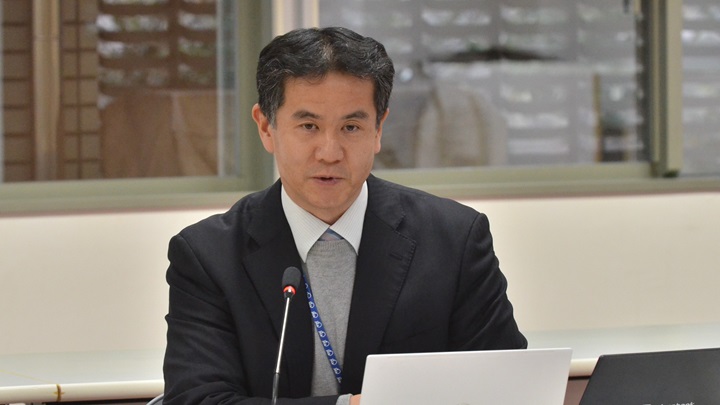 写真：日本でのSDGs認知度向上の取り組みを説明したJICA緒方研究所の佐藤一朗上席研究員