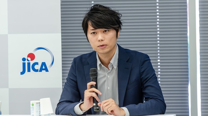 写真：NPO法人アクセプト・インターナショナルの永井陽右代表理事