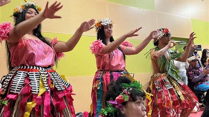 写真：メルボルンでの独立記念行事で披露されたツバルの伝統的なダンス