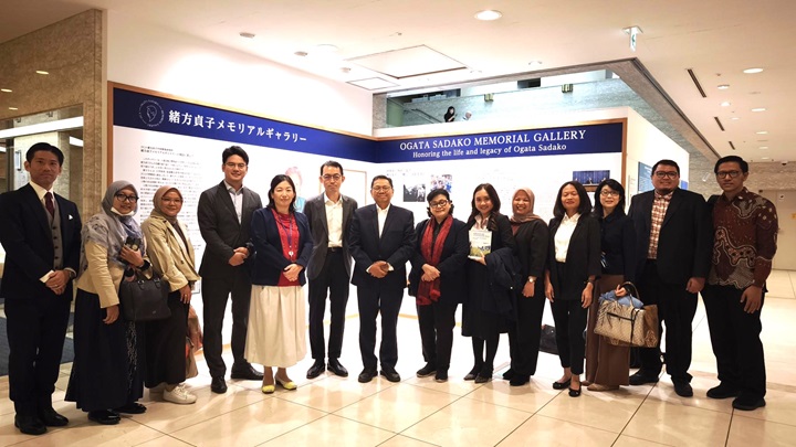 写真：BAPPENAS代表団一行とJICA緒方研究所関係者