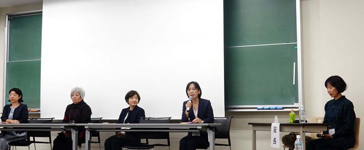 写真：活発な議論が行われた討議セッション。右から大川座長、細澤氏、駒澤客員研究員、藤屋氏、小原氏