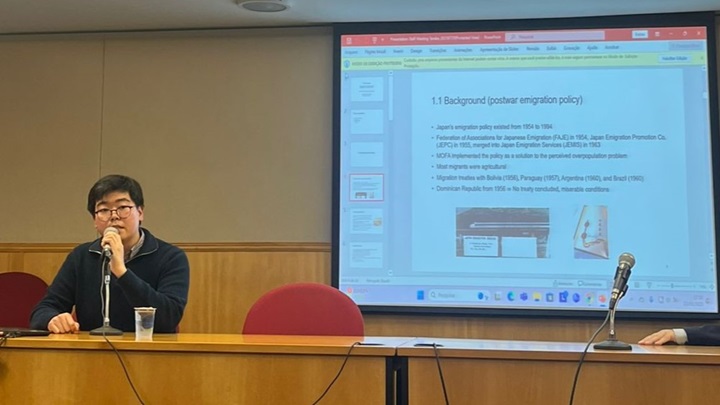 写真：サンパウロ大学法科大学院で研究プロジェクトについて発表