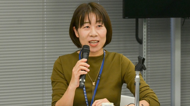 写真：「障害主流化」について説明したJICA人間開発部高等教育・社会保障グループの小林英里子企画役