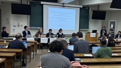 写真：JICA緒方研究所の武藤亜子専任研究員がモデレーターを務め、人間の安全保障指標について議論したプレナリーセッション